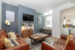 Park House - Large 3 Bedroom Victorian House, 10 Mins from Manchester